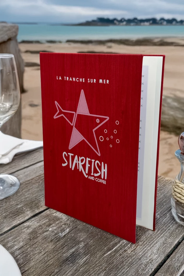 Porte menu personnalisé matière bois, teinte rouge